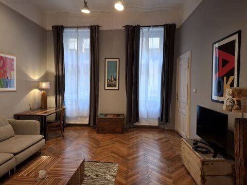 Eladó Lakás 1061 Budapest 6. kerület , Belvárosi ingatlan az Andrássy út, Erzsébet tér és Opera köz
