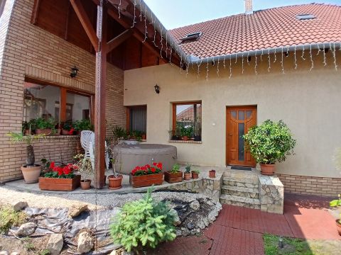 Kiadó Lakás 6000 Kecskemét , Kiadó Hunyadivárosi nappali+2 szobás lakás