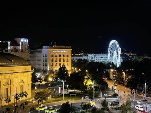 Kiadó Lakás 1075 Budapest 7. kerület , 3 szobás, budai panorámás, kiváló házban!