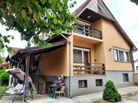 Eladó Ház 2367 Újhartyán , Családi ház szaletlivel