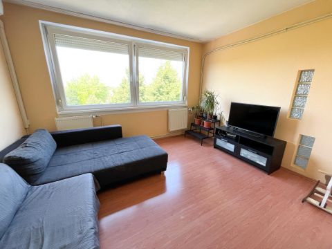 Eladó Lakás 2310 Szigetszentmiklós , József Attila iskola közelében, 2 szobás panel klímával