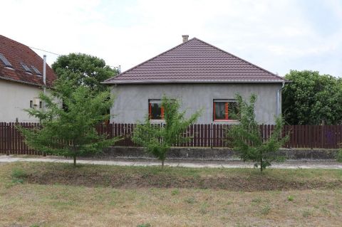 Eladó Ház 2317 Szigetcsép , 2317 Szigetcsép, Családi házas övezet