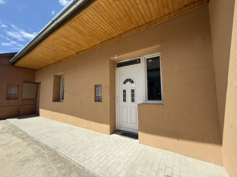 Eladó Lakás 1239 Budapest 23. kerület , Vízparthoz közeli felújított lakás
