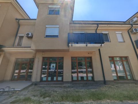Kiadó Üzlethelyiség 5000 Szolnok 