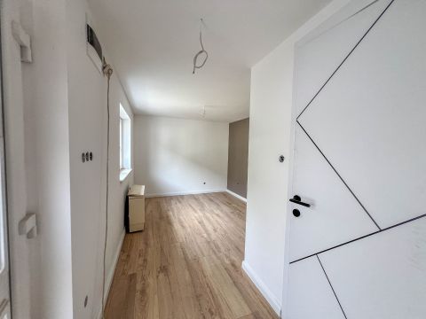 Eladó Lakás 1201 Budapest 20. kerület Frissen felújított garzonlakás saját kerttel, terasszal