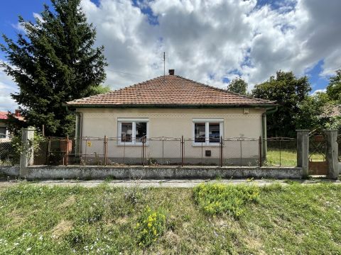 Eladó Ház 3063 Jobbágyi , Központhoz közel, aszfaltozott utca