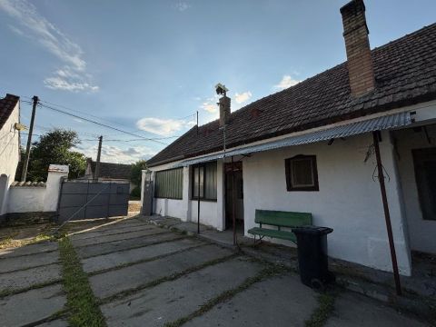 Eladó Ház 8562 Nagytevel , 8562 Nagytevel, Falu közepe