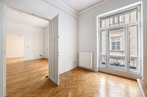 Eladó Lakás 1052 Budapest 5. kerület GERLÓCZY UTCA-FELÚJÍTANDÓ-ERKÉLYES