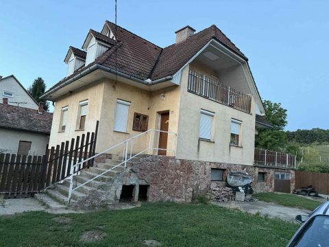 Eladó Ház 2533 Bajót 
