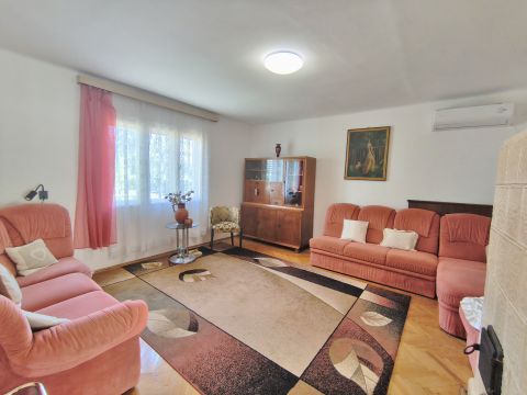 Eladó Ház 8621 Zamárdi , Kiadható, téglaépítésű, klímás, ház eladó 1128m2-es telken!