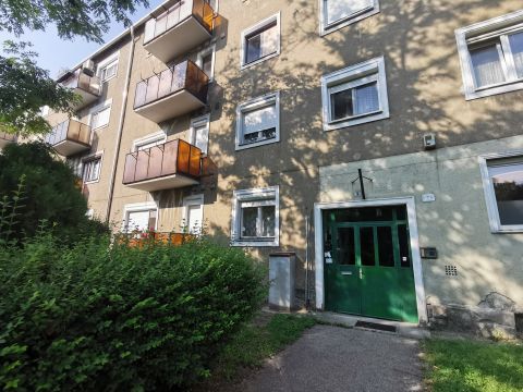 Eladó Lakás 2800 Tatabánya 