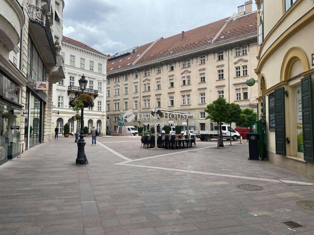 1052 Budapest 5. kerület — 1/28