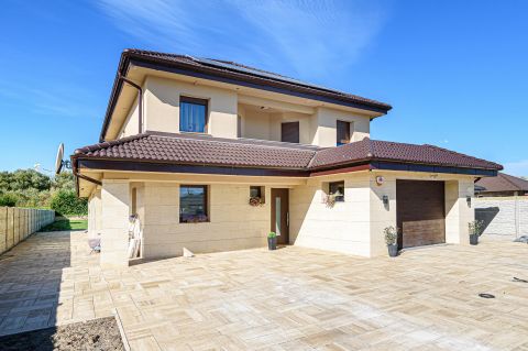 Kiadó Ház 2133 Sződliget Nagy kertes luxus családi ház Sződligeten