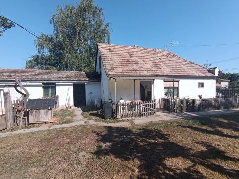 Eladó Ház 2884 Bakonyszombathely 