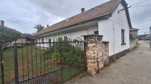 Eladó Ház 8100 Várpalota  Borharapó csárda közelében