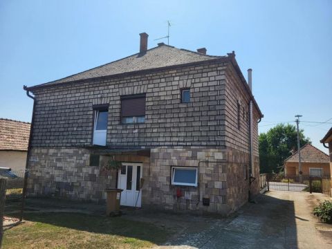 Eladó Ház 5125 Pusztamonostor 5125 Pusztamonostor, Központban.