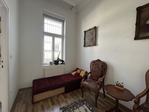 Kiadó Lakás 1123 Budapest 12. kerület Nagyenyed utcában szoba kiadó