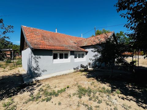 Eladó Ház 2214 Pánd , Azonnal birtokba vehető, felújított 3 szobás ház!