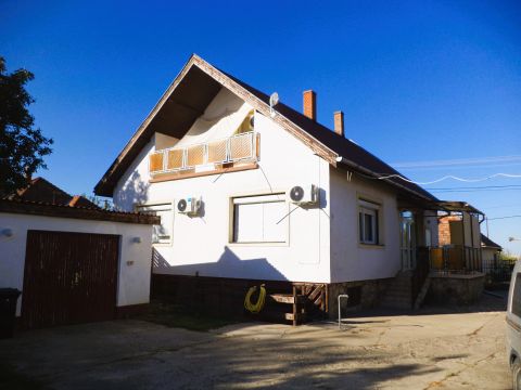 Eladó Ház 2471 Baracska Velence felőli részen
