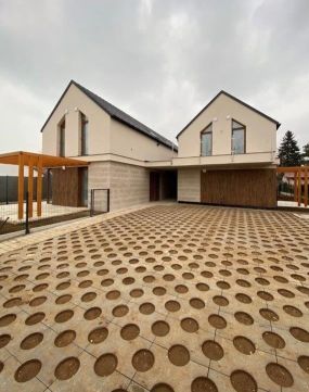 Eladó Lakás 8624 Balatonszárszó , Partközeli 65,92 m2 saját kertes lakás!