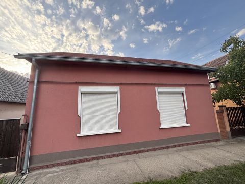 Eladó Ház 2335 Taksony Taksony Fő útvonalán