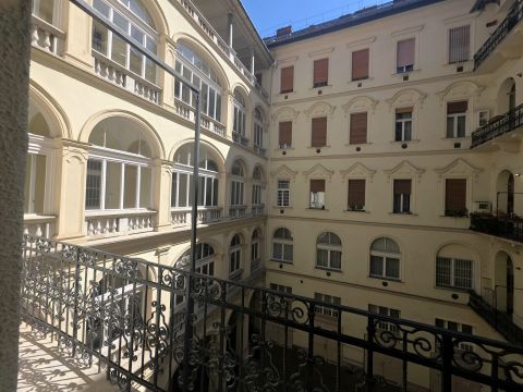 Eladó Lakás 1052 Budapest 5. kerület , Gerlóczy utcai nézetű lakás