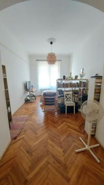 Eladó Lakás 1078 Budapest 7. kerület , II.emeleti, jó állapotú, nappali+tágas konyhás lakás, 43 nm