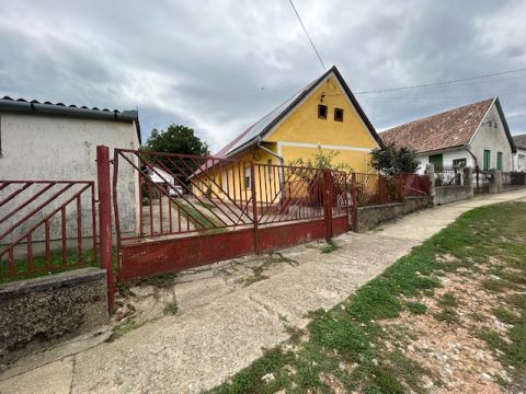 Eladó Ház 7186 Aparhant 