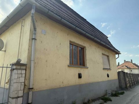Eladó Ház 2523 Sárisáp 