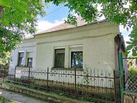 Eladó Ház 2856 Szákszend , Szákszenden 3 szobás családi ház eladó