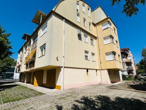 Eladó Lakás 4002 Debrecen , 4031 Debrecen, Széchenyi kert