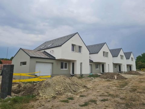 Eladó Lakás 8095 Pákozd , PRÉMIUM MINŐSÉGŰ NAPPALI+3 SZOBÁS LAKÁST KERES?