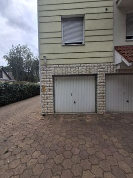 Eladó Parkoló 4028 Debrecen Nagyerdő kedvelt utcájában.