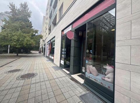 Kiadó Üzlethelyiség 1126 Budapest 12. kerület , Üzlethelyiség a MOM Parknál 