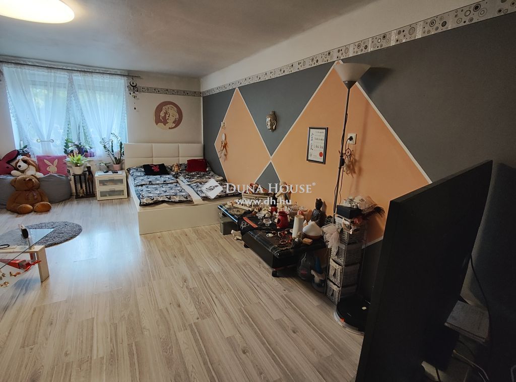 2644 Borsosberény , A központban — 1/8