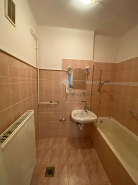 Kiadó Lakás 8200 Veszprém 