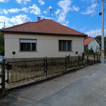 Eladó Ház 7621 Pécs , 7634 Pécs, Fő u.-tól 100 méterre