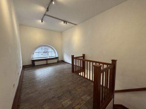 Eladó Üzlethelyiség 1054 Budapest 5. kerület 