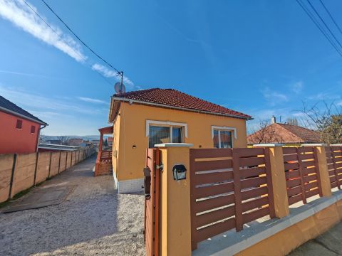 Eladó Ház 2500 Esztergom 