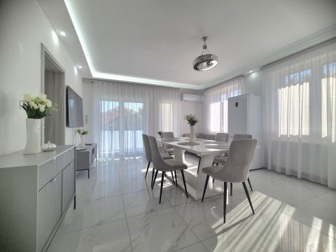 Eladó Ház 1039 Budapest 3. kerület , Felújított, önálló családi ház eladó Csillaghegyen