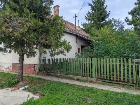 Eladó Ház 2065 Mány 2065 Mány, Falu széle