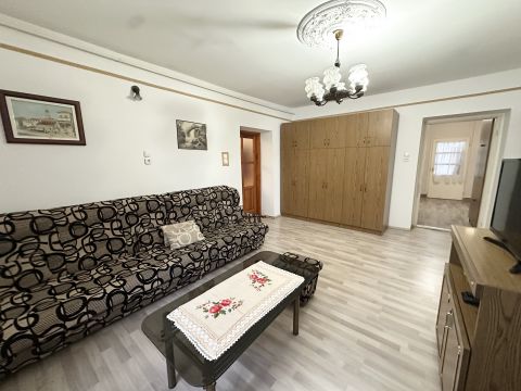 Eladó Ház 6065 Lakitelek LAKITELEK CSENDES UTCÁJÁBAN FELÚJÍTOTT KÁDÁRKOCKA HÁZ ELADÓ