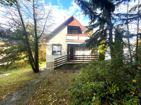 Eladó Ház 8623 Balatonföldvár , Újítsa fel! Nyaralónak, állandó otthonnak! Szuper adottságok