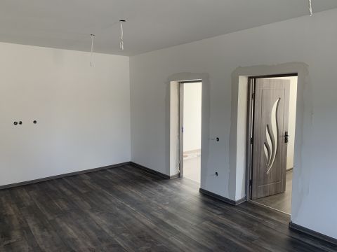 Eladó Ház 4405 Nyíregyháza , Nyíregyháza, Kisteleki szőlő aszfaltozott utcájában.