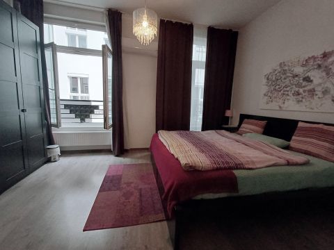 Eladó Lakás 1077 Budapest 7. kerület A Wesselényi és Síp utca sarkánál, akár garázzsal együtt!