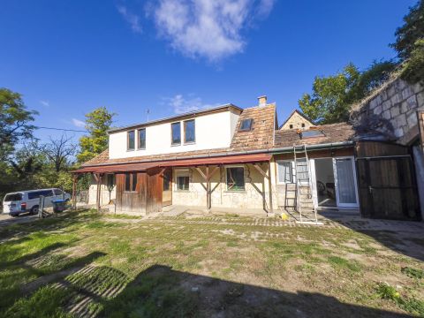 Eladó Ház 2051 Biatorbágy 