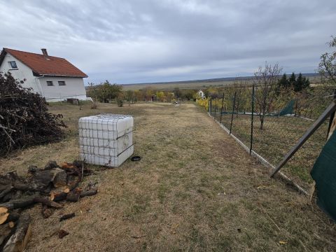 Eladó Telek 8041 Csór , Panorámás telek Csór Iszka Szőlőhegyen 