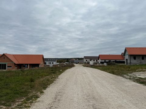 Eladó Telek 8246 Tótvázsony , Tótvázsony újépítésű családi házas övezetében