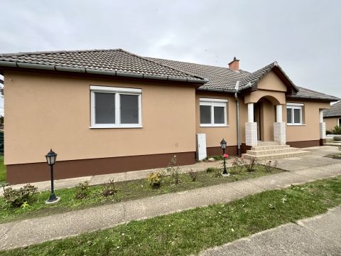 Eladó Ház 4551 Nyíregyháza , Kemence csárda közelében