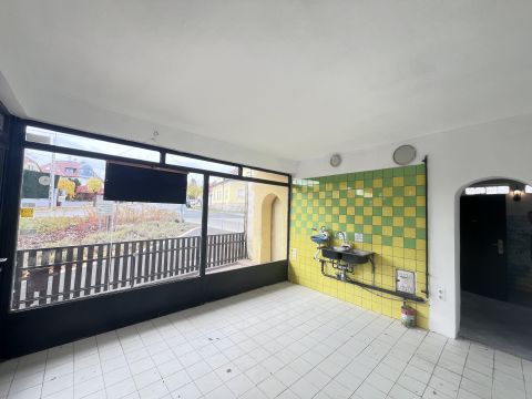 Eladó Üzlethelyiség 8200 Veszprém ELADÓ ÜZLETHELYISÉG!